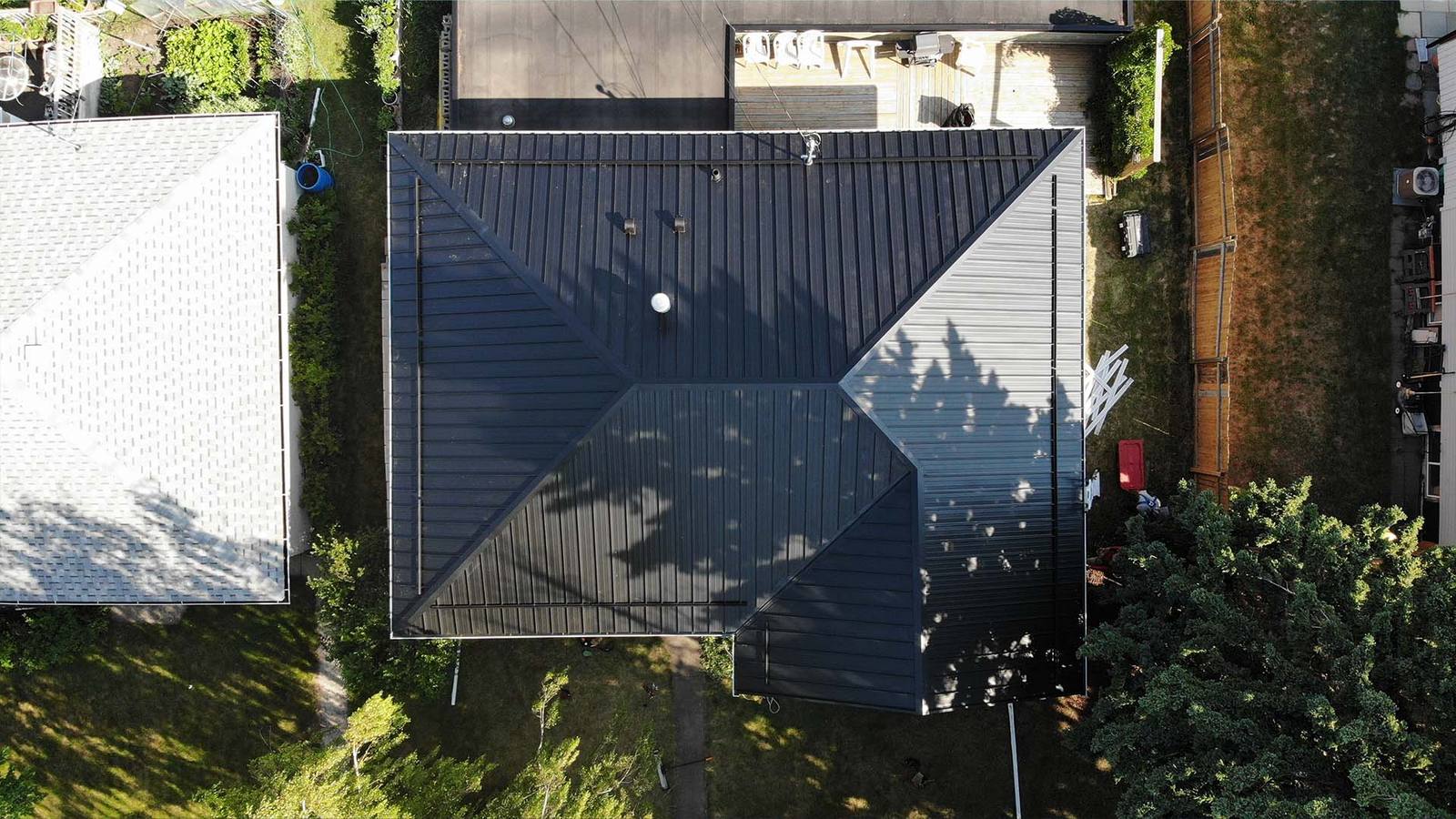 Black gloss standing seam